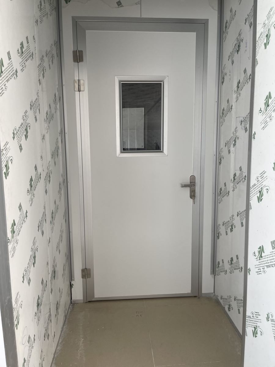 Cửa mở một cánh phòng sạch bằng Panel EPS.